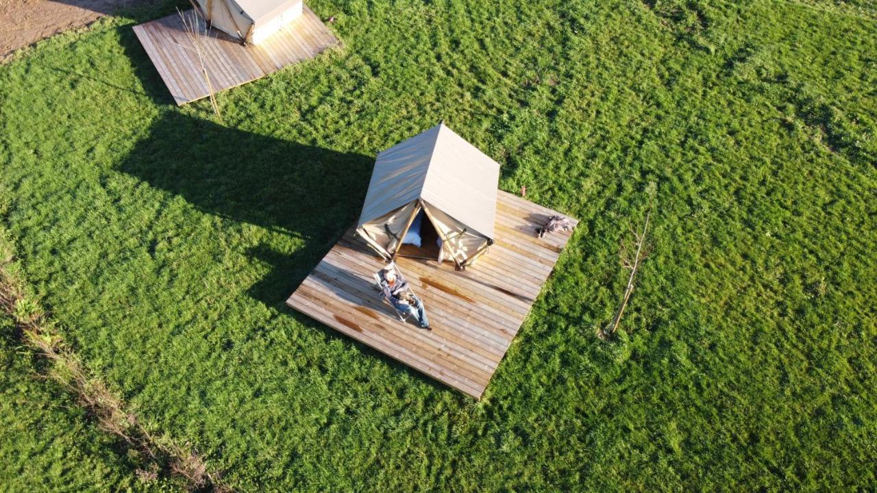 Camping A La Ferme - Hebergements Insolites Cerisy-la-Foret Exterior photo