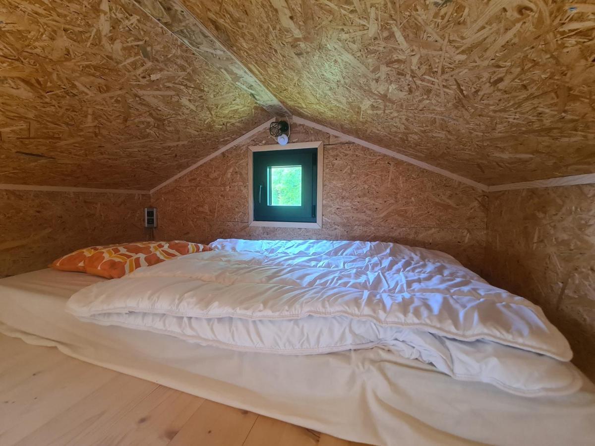 Camping A La Ferme - Hebergements Insolites Cerisy-la-Foret Exterior photo