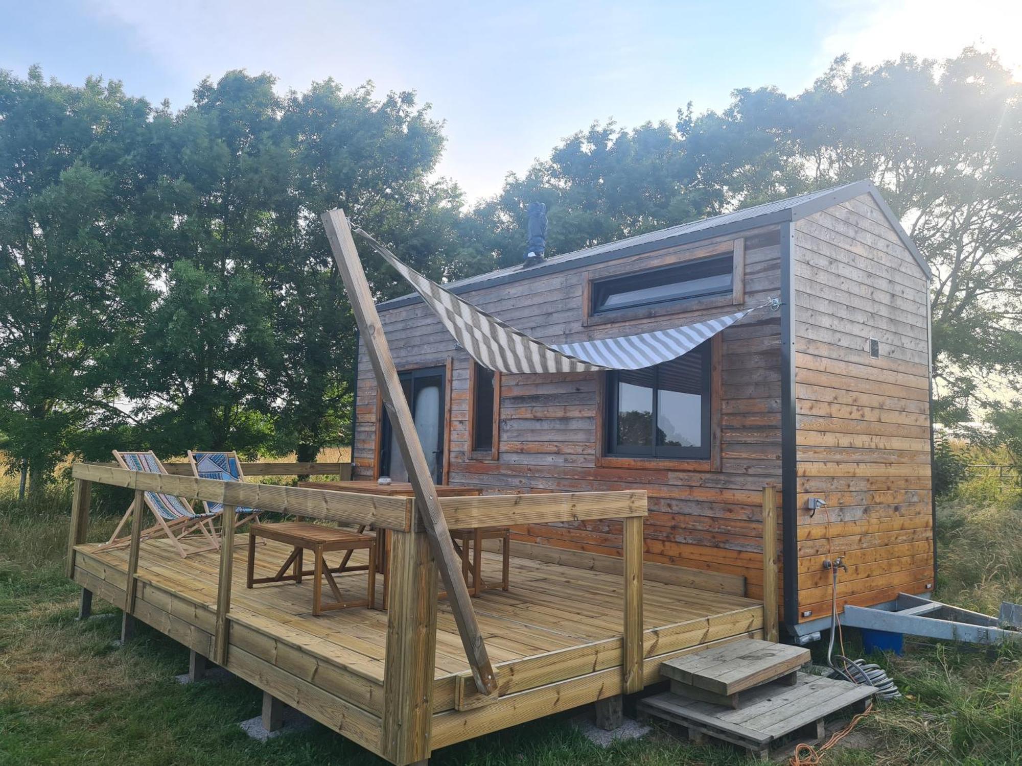 Camping A La Ferme - Hebergements Insolites Cerisy-la-Foret Exterior photo